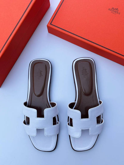 Hermes slipper
100 dhs🪙💕
High Quality
Size 36-42

Zain55
♥️♥️♥️