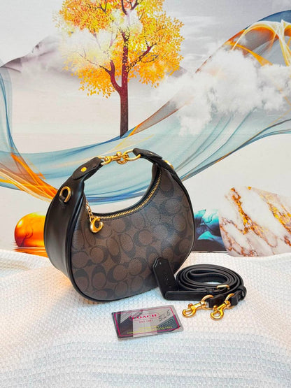 Coach 
Best quality with box’s 
100 dhs🇦🇪🇦🇪
size 20 cm

Zain290
♥️♥️♥️