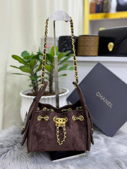 Chanel
SIZE………. 20 CM🌷🌹
110 dhs🪙🌨️
with BOX❤️❤️

Zain244
♥️♥️♥️
