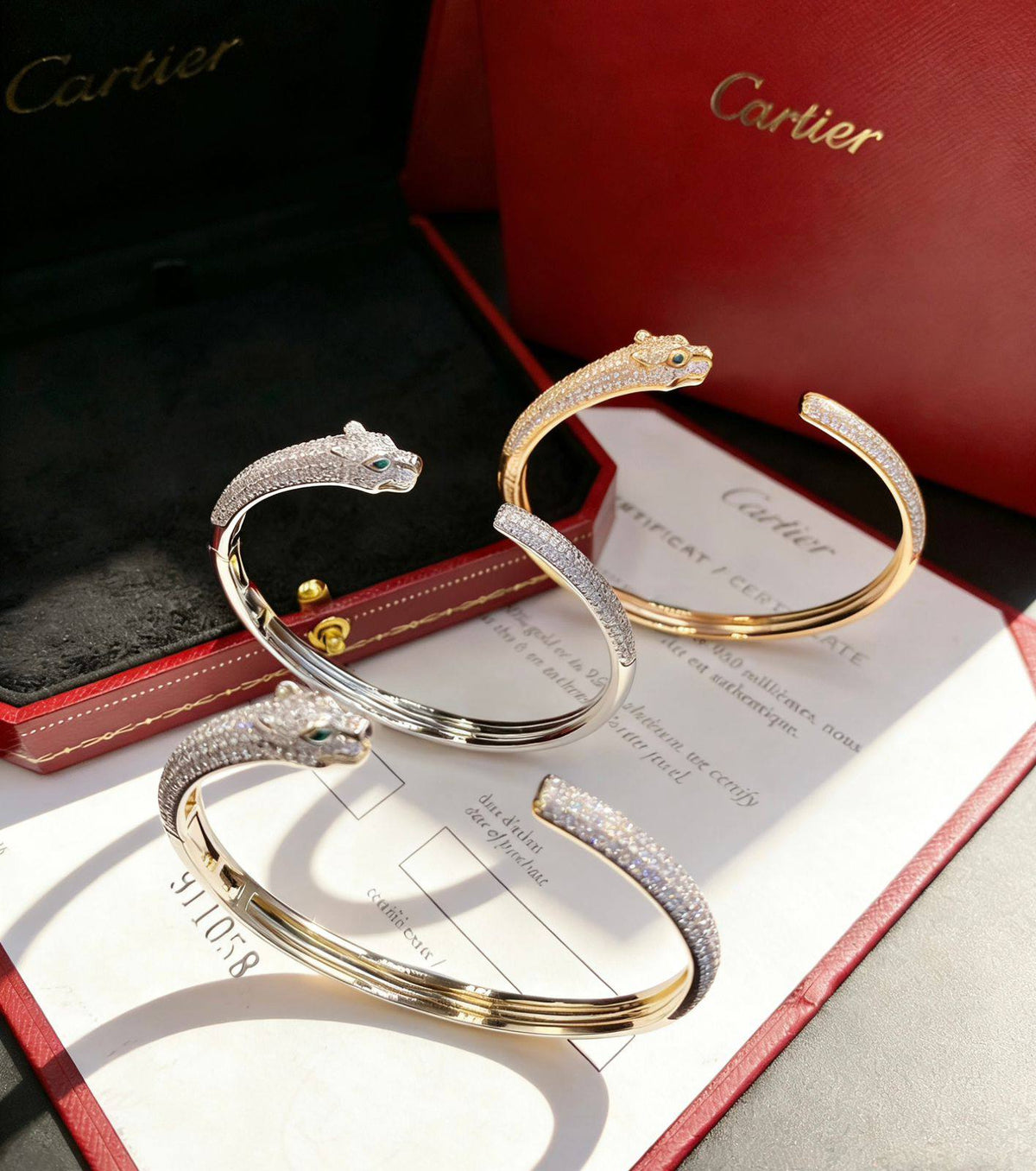 CARTIER BANGLE 
MASTER✨💫
75 dhs🇦🇪🇦🇪

 WITH BOX AND PAPER BAG🛍️🎁

Zain89
♥️♥️♥️