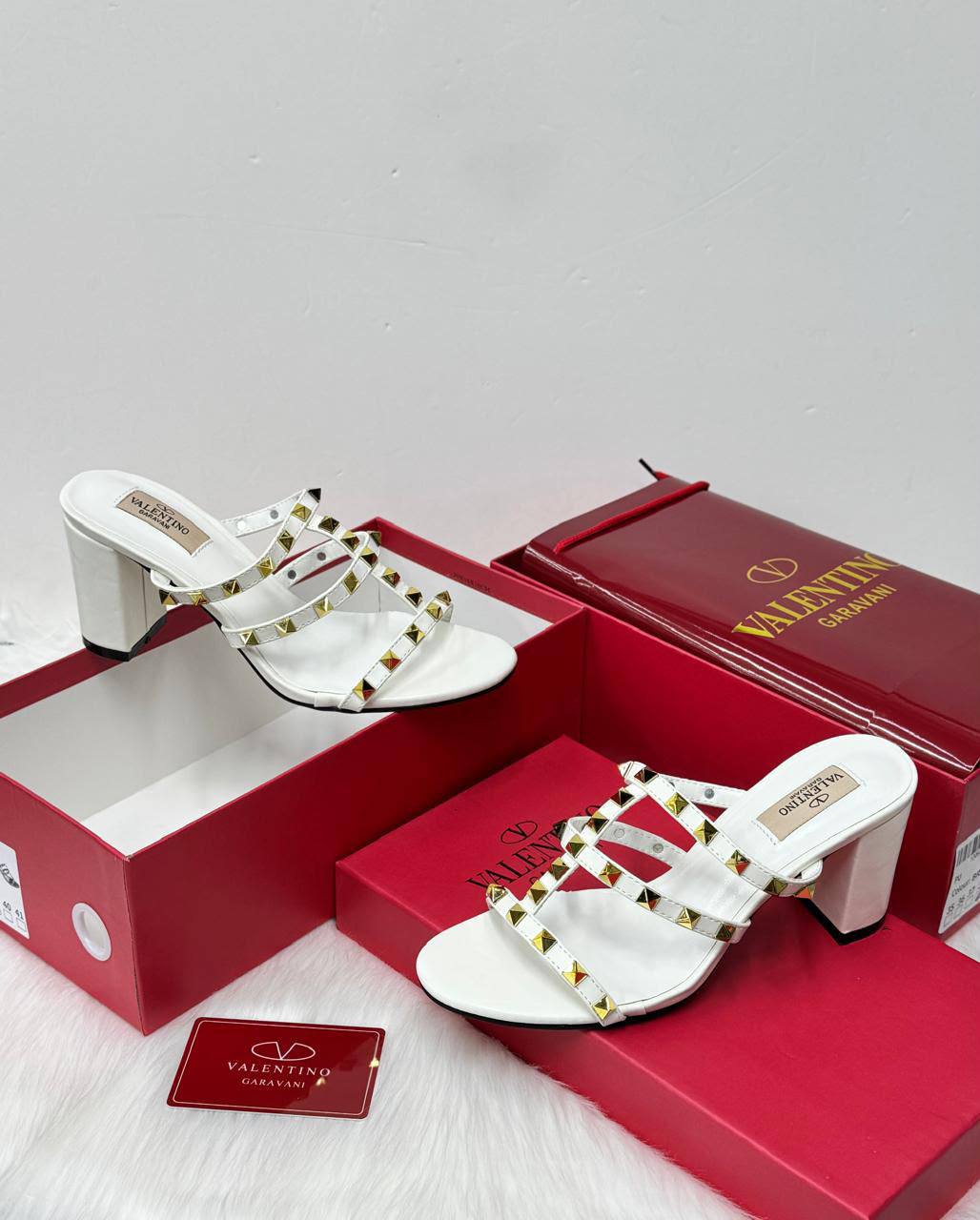 VALENTINO 
SIZE 36-41
105 dhs🇦🇪🇦🇪

Zain21
♥️♥️♥️