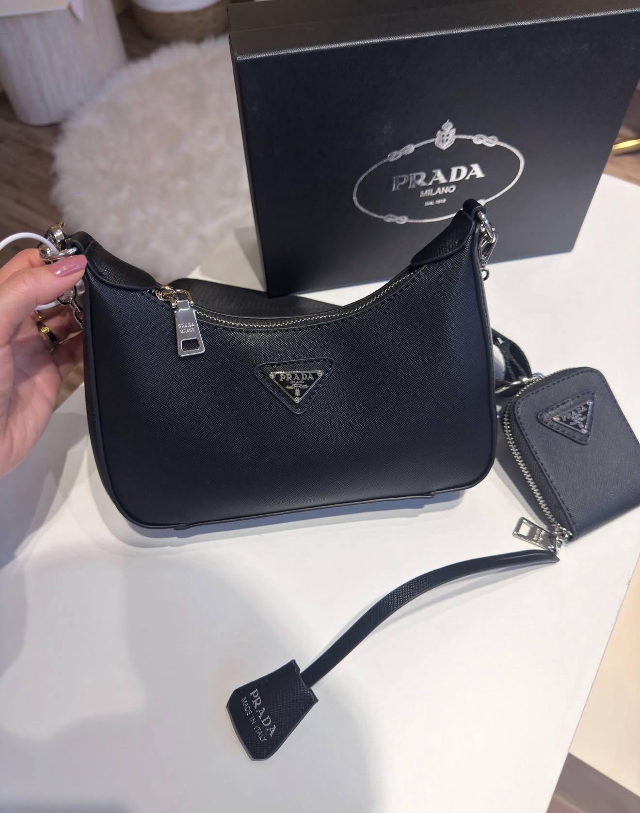 Prada

95 dhs
With box

Zain26

اطلبوها من الوتس المثبت في الأعلى👆🏻👆🏻

تواصلو معنا 👈🏻 Zain 
For order WhatsApp pinned 👆🏻

♥️♥️♥️