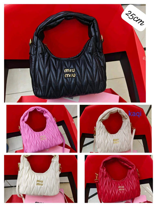 miu miu 
85 dhs🪙🌨️

with box
🎁🎁🎁

Zain235
♥️♥️♥️