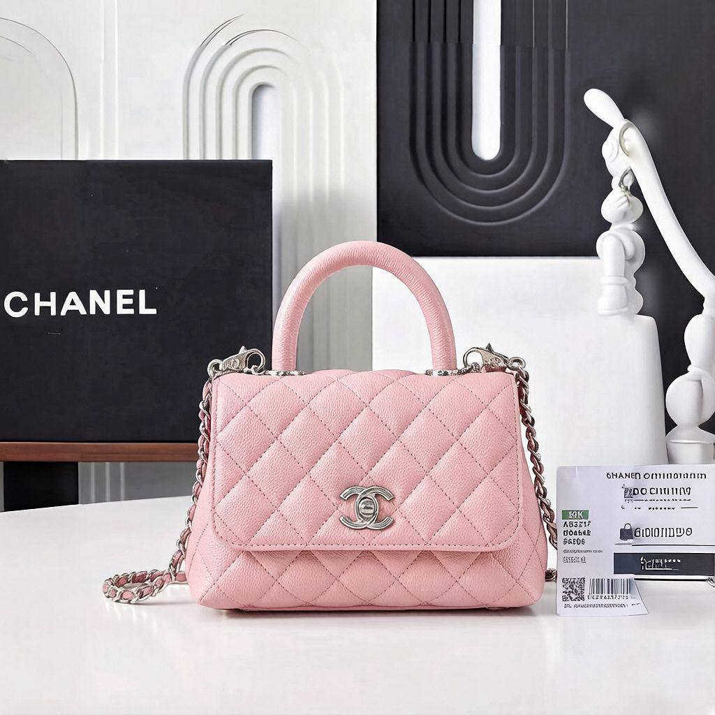 CHANEL 
 GOOD QUALITY 
WITH MAGNETS BOX 🎁

110 dhs✅

Zain39
♥️♥️♥️