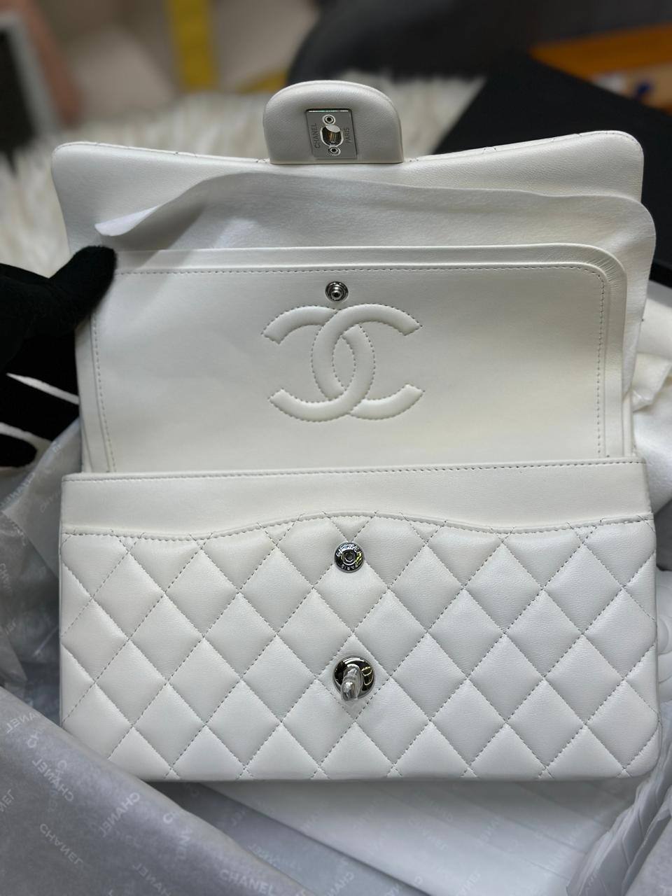 Chanel Classic Double Flap bag in VIP Chenal double flap

25.5 CM with silver-tone hardware

For Price 👇 WhatsApp✅
0568585901 
0507557372
0552275751 Owner Zain 👌

Zain71
♥️♥️♥️