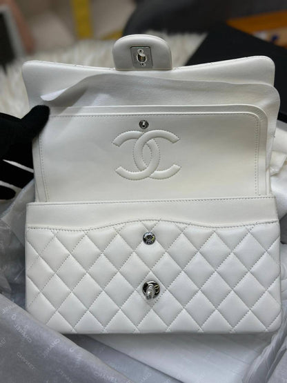 Chanel Classic Double Flap bag in VIP Chenal double flap

25.5 CM with silver-tone hardware

For Price 👇 WhatsApp✅
0568585901 
0507557372
0552275751 Owner Zain 👌

Zain71
♥️♥️♥️