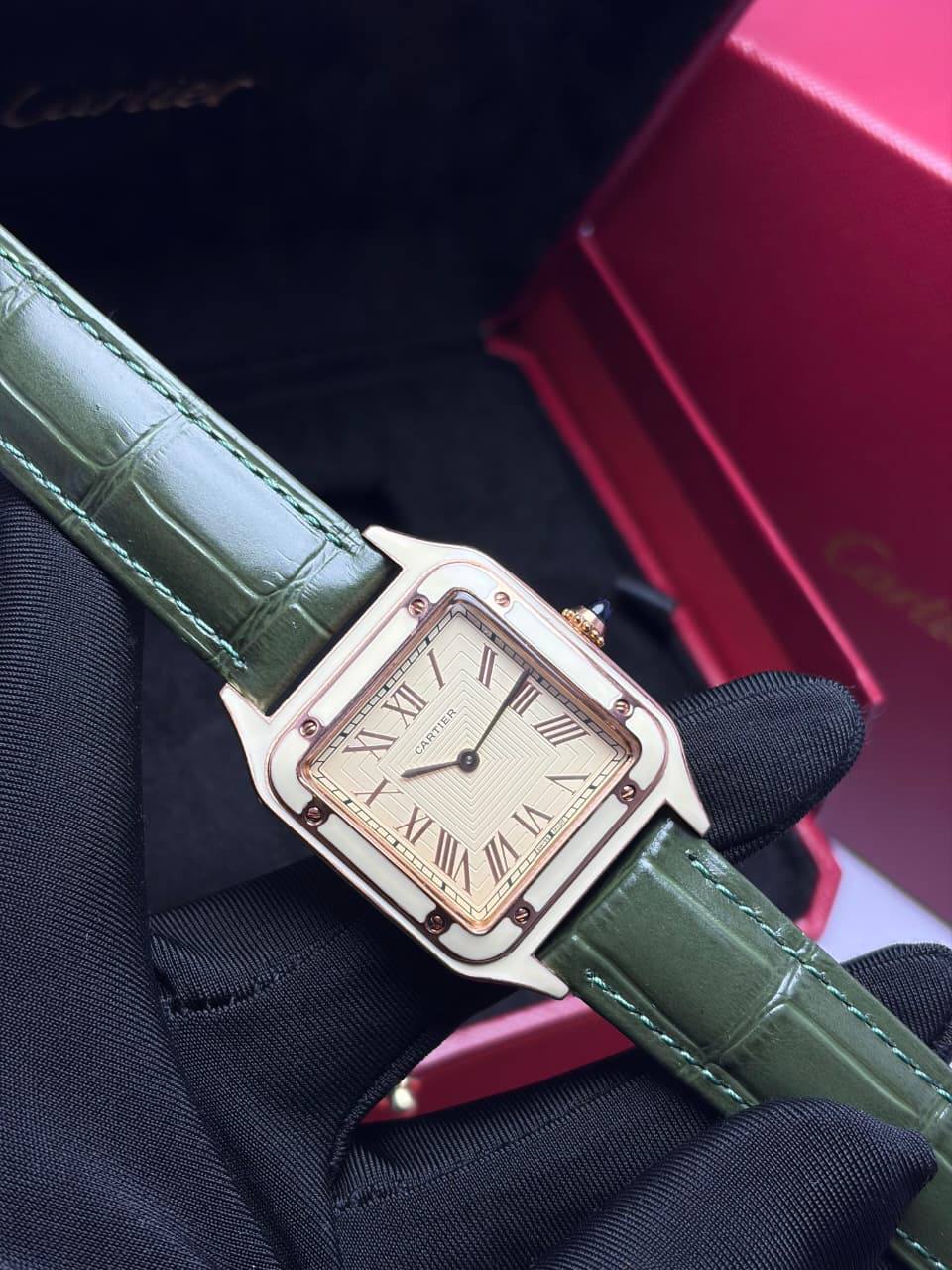 Cartier watch unsix
 (size38mm) 
good quality 
240 dhs✅

Zain59
♥️♥️♥️