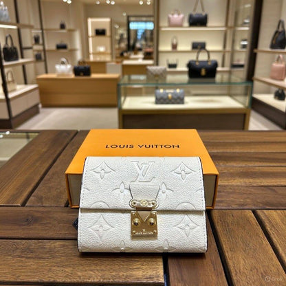 *women WALLET*

*MASTER QUALITY*

140 dhs❣️

Zain202
♥️♥️♥️