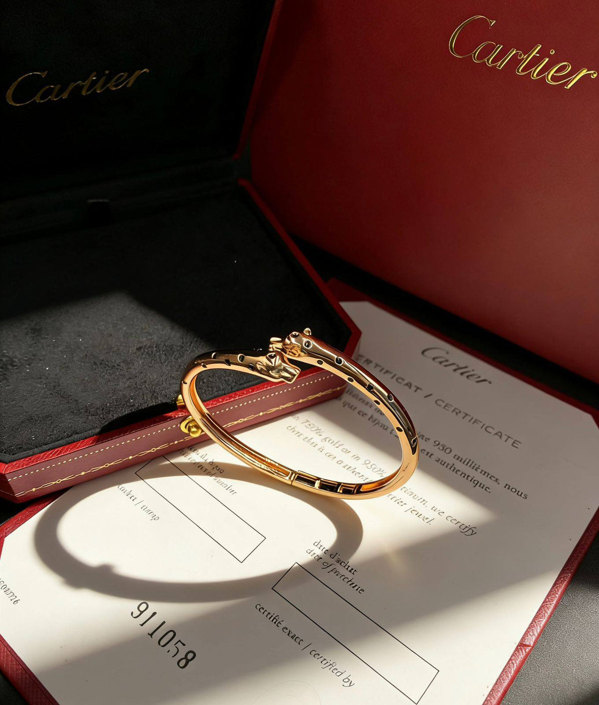 CARTIER BANGLE 
MASTER✨💫
80 dhs🇦🇪🇦🇪

 WITH BOX AND PAPER BAG🛍️🎁

Zain89
♥️♥️♥️