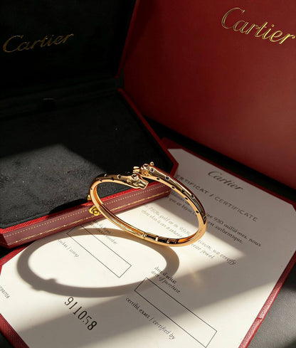 CARTIER BANGLE 
MASTER✨💫
80 dhs🇦🇪🇦🇪

 WITH BOX AND PAPER BAG🛍️🎁

Zain89
♥️♥️♥️
