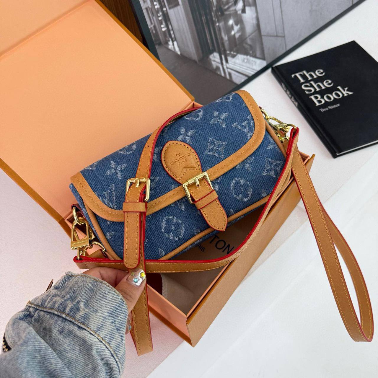 LV
70 dhs✅

With box
🎁🎁🎁

Zain219
♥️♥️♥️