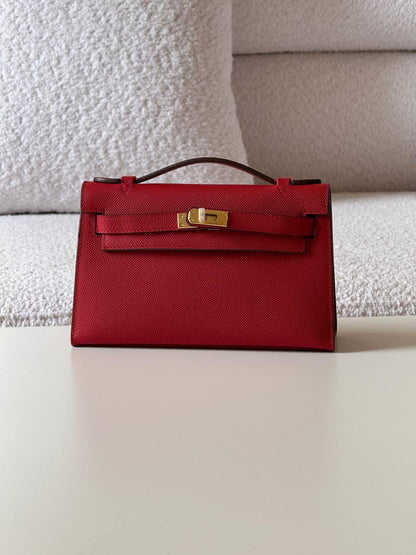 Hermes
pochette 21cm💥Master quality ✅with box📦
340 dhs✅

Zain52
♥️♥️♥️