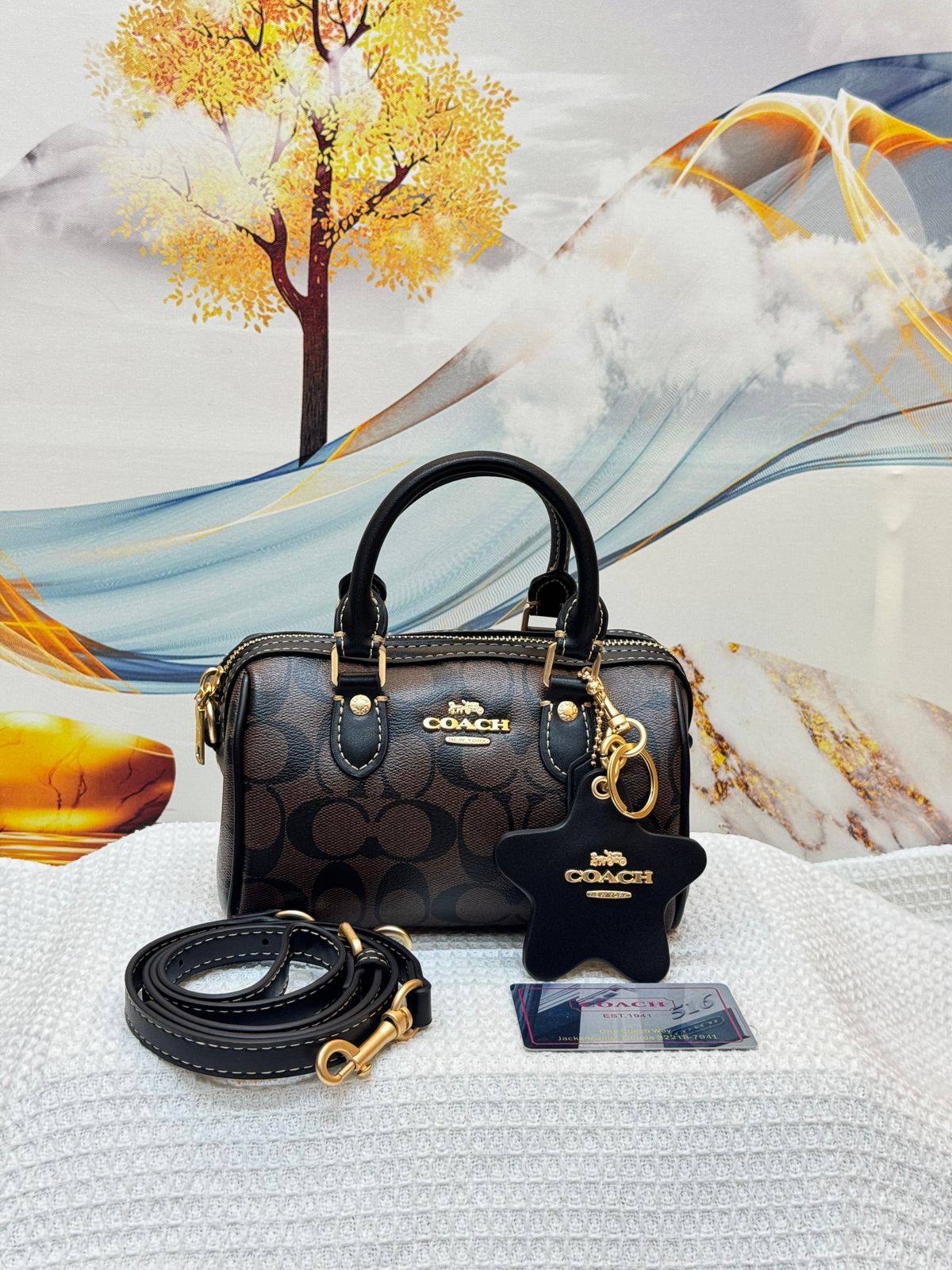 COACH
Best quality WITH BOX
100 dhs🇦🇪🇦🇪
size 18CM

Zain290
♥️♥️♥️