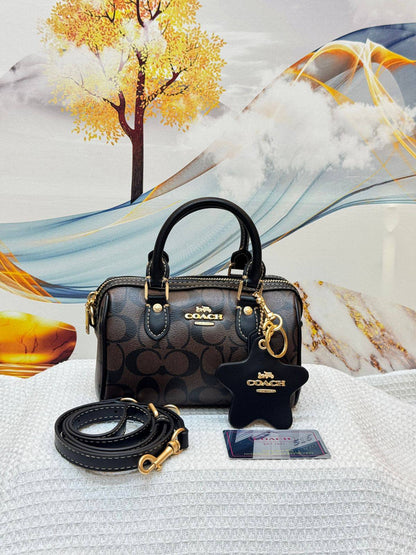 COACH
Best quality WITH BOX
100 dhs🇦🇪🇦🇪
size 18CM

Zain290
♥️♥️♥️