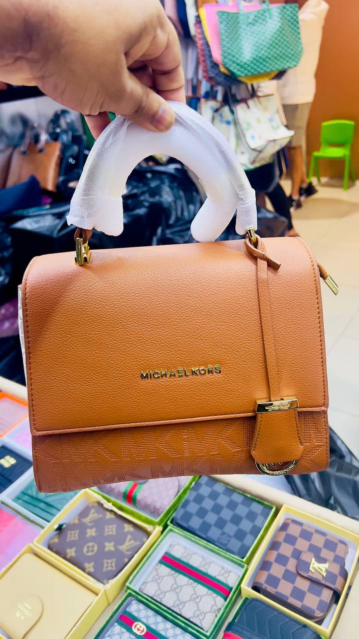 MK 
Good Quality 
95 dhs🪙🌨️

Zain250
♥️♥️♥️
