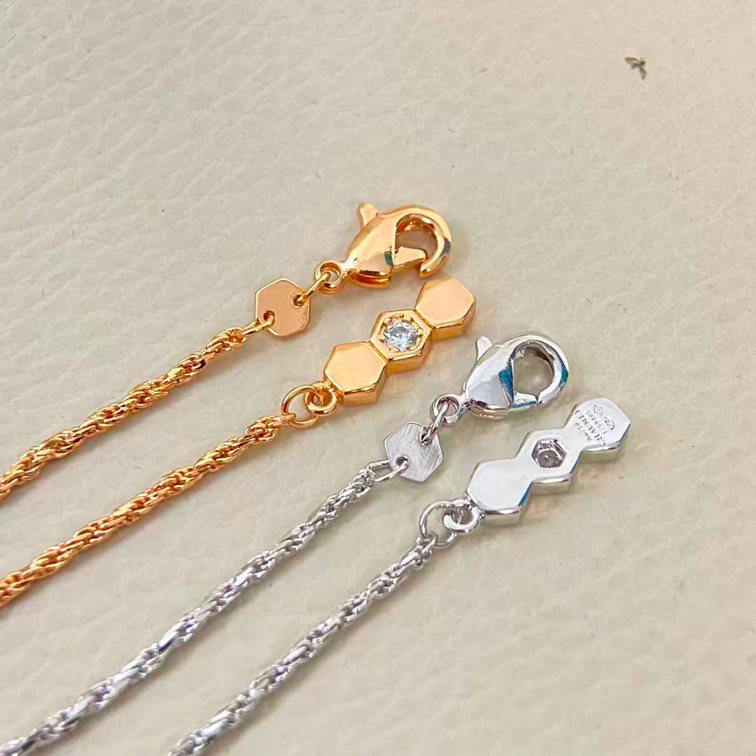 CHAUMET SET❤️‍🔥*
Necklace ✨
Earring 🦋
Ring 💍 available size👇
6,7,8,9
Bangle 🐦‍🔥
Master quality 💯
With normal boxes 🗃️ 
230 dhs💓
With master box 🗃️ 
300 dhs💓

Zain216
♥️♥️♥️