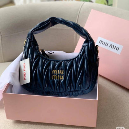 Miu Miu
100 dhs🇦🇪🇦🇪
with box
size 22cm

Zain26
♥️♥️♥️