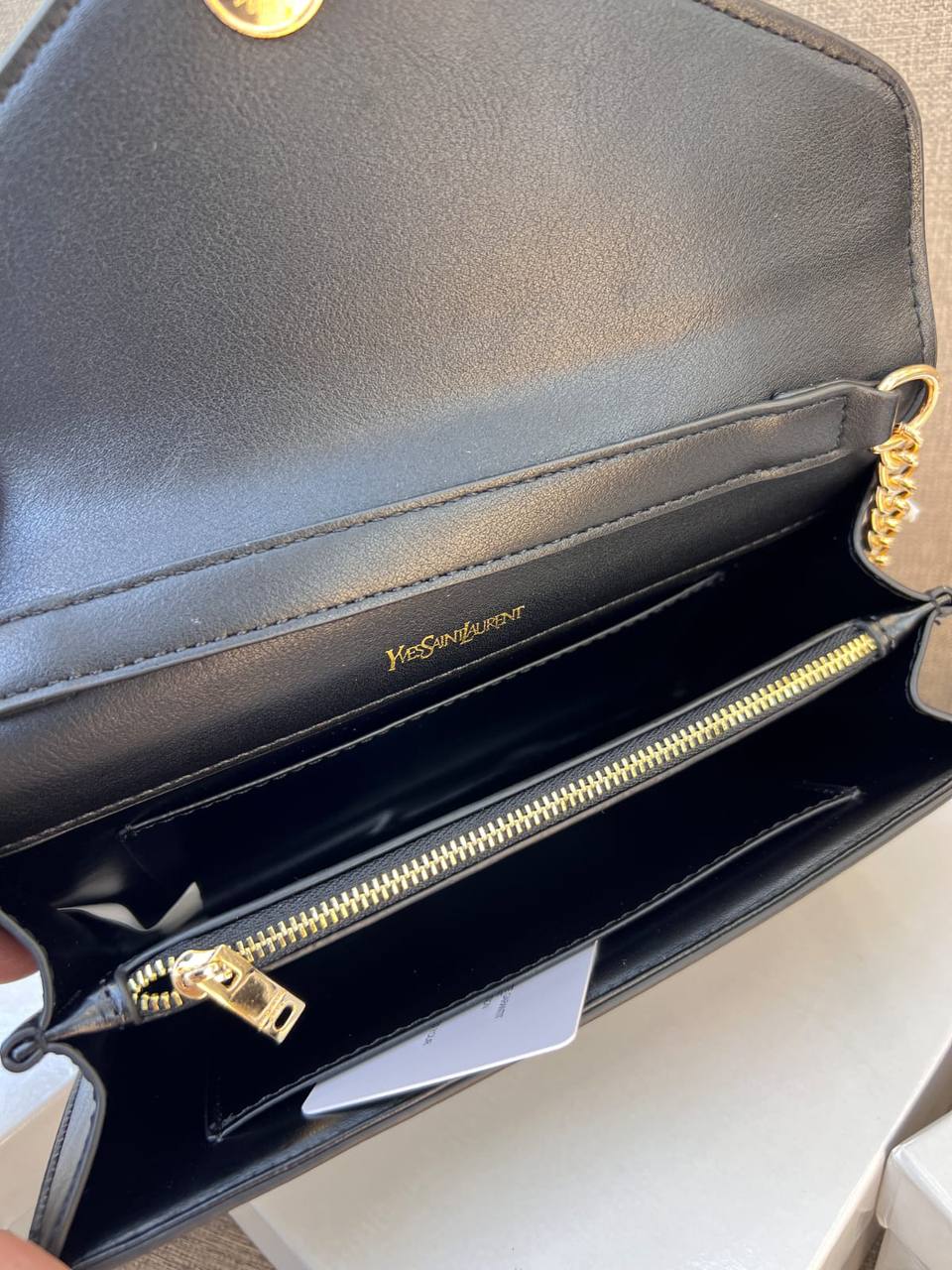 YSL
90 dhs✅

with box
🎁🎁🎁

size 22cm

Zain26
♥️♥️♥️