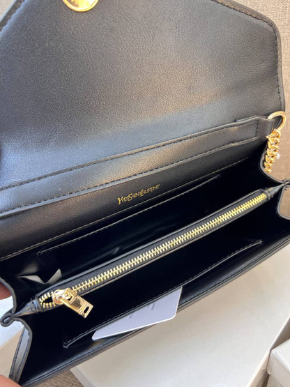 YSL
90 dhs✅

with box
🎁🎁🎁

size 22cm

Zain26
♥️♥️♥️