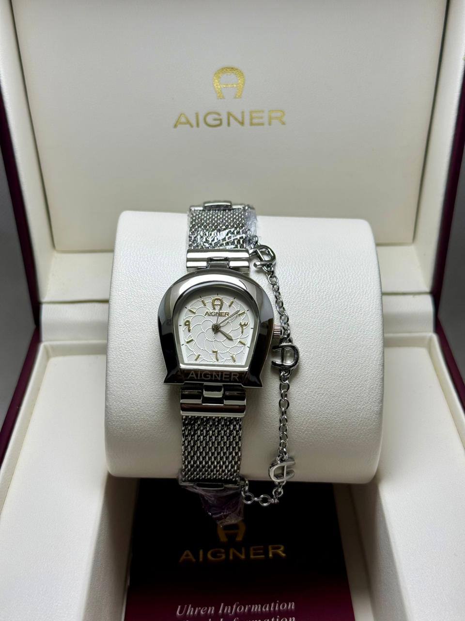 Aigner Ladies

80 dhs🇦🇪🇦🇪

Zain29
♥️♥️♥️