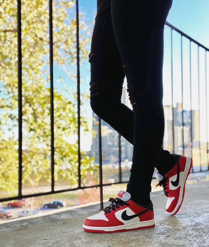 Nike SB Dunk Low 'Chicago' ♥️🤍🖤
36-45 AVAILABLE 🤩
240 dhs❣️

Zain242
♥️♥️♥️