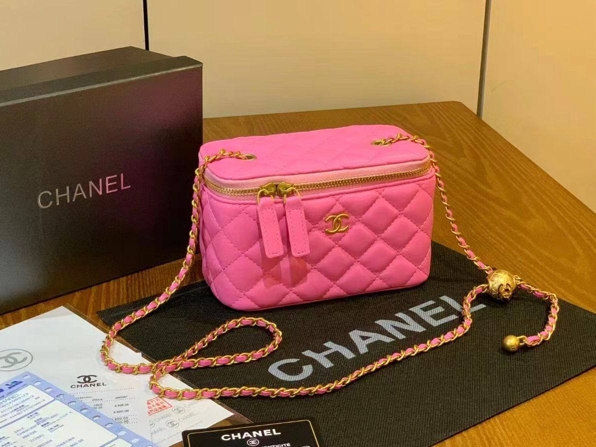 CHANEL 

GOOD QUALITY 

WITH BOX 
🎁🎁🎁

100 dhs✅

Zain39
♥️♥️♥️