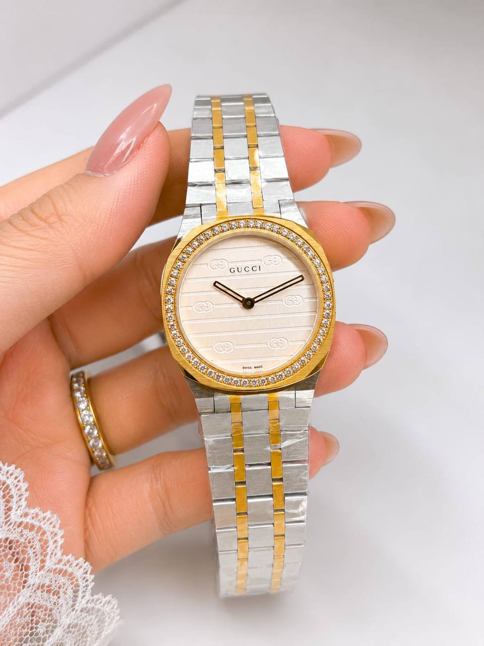 Gucci watch for ladies with stone good quality
240 dhs💓

Zain59
♥️♥️♥️
