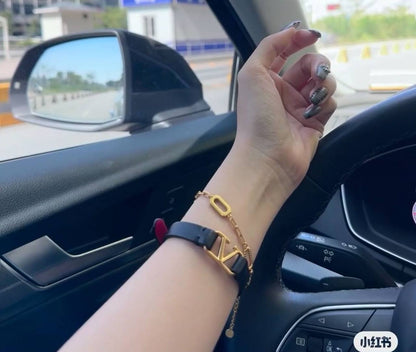 Valentino
💜*bracelet*💜
💜*Super master*💜
220 dhs🪙💕

Zain160
♥️♥️♥️