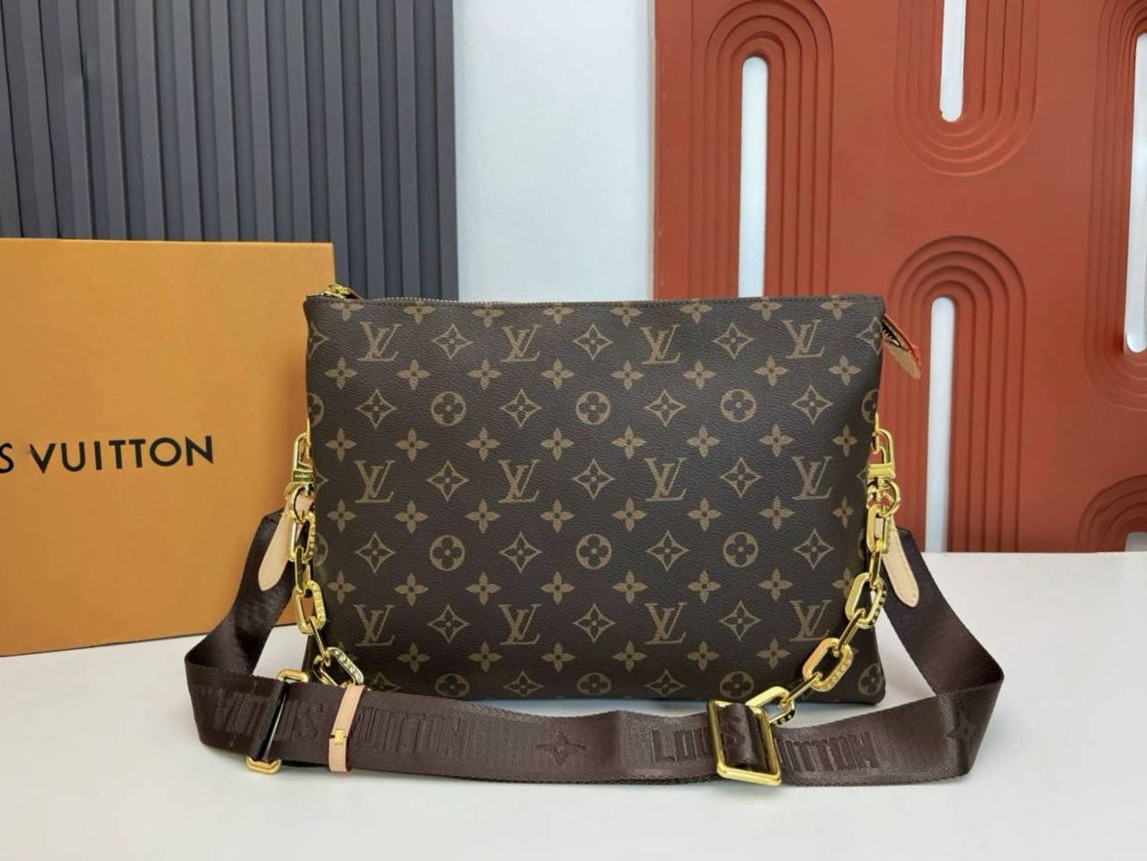 LV

GOOD QUALITY 

WITH BOX 
🎁🎁🎁

115 dhs✅

Zain39
♥️♥️♥️