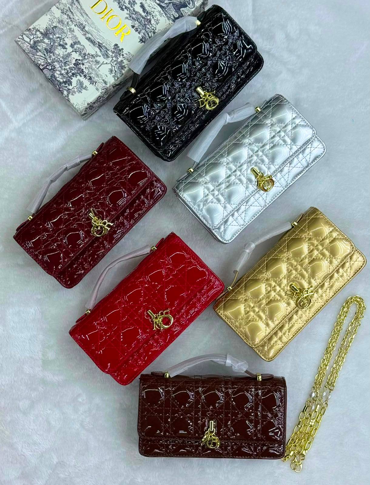 DIOR 
GOOD QUALITY ✨
105 dhs🇦🇪🇦🇪
WITH BOX 📦

Zain28
♥️♥️♥️