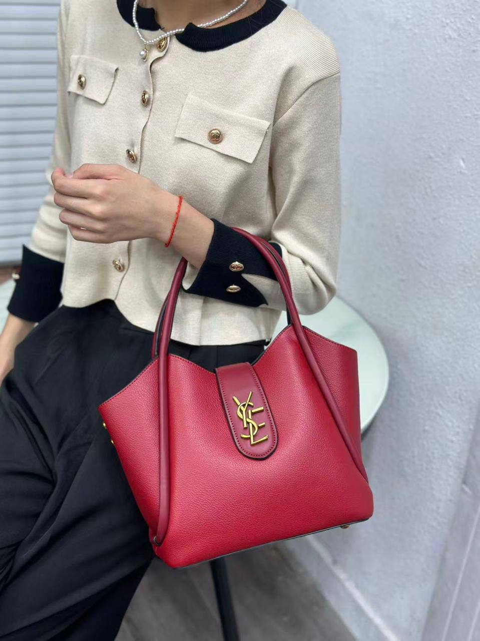 YSL
120 dhs✅
Size 25cm

Zain161
♥️♥️♥️