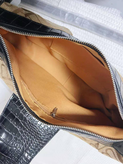 Balenciaga

32*23*7 cm

85 dhs🗽

Zain17
♥️♥️♥️
