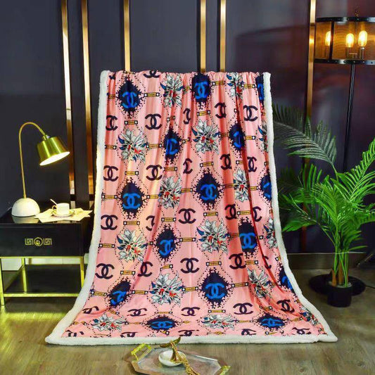 Master 
Blanket 
King size 
230/200
85 dhs✅

Zain99
♥️♥️♥️