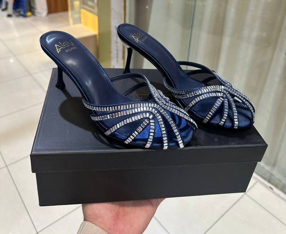 Alevi Milano 
Size 36 to 41 
120 dhs✅

Zain146
♥️♥️♥️
