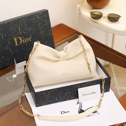 Dior
100 dhs🇦🇪🇦🇪 
high quality With box25cm

Zain26
♥️♥️♥️