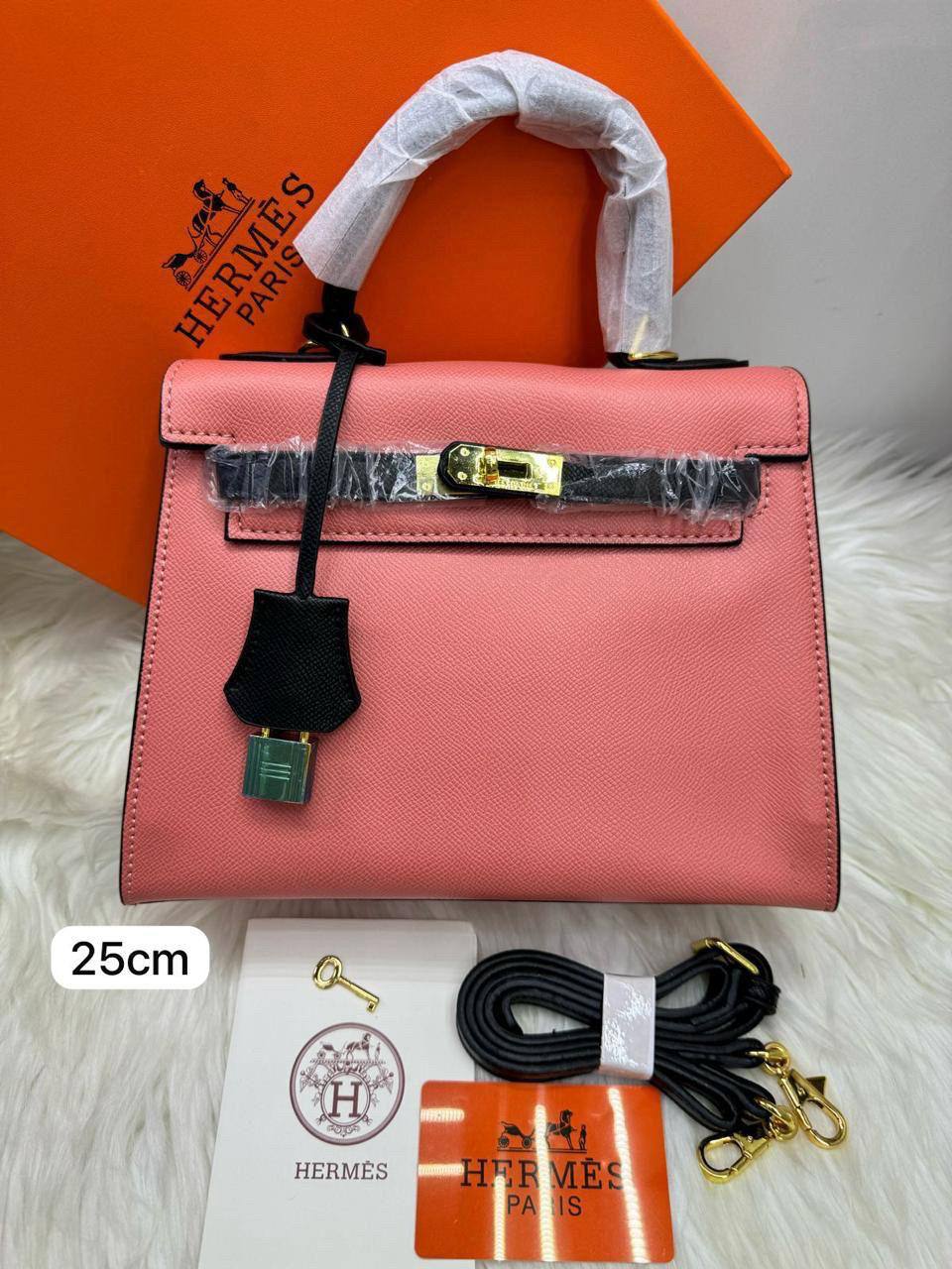 Hermes Kelly
Size : 25 * 20  cm
95 dhs🪙💕
with box 🎁

Zain115
♥️♥️♥️