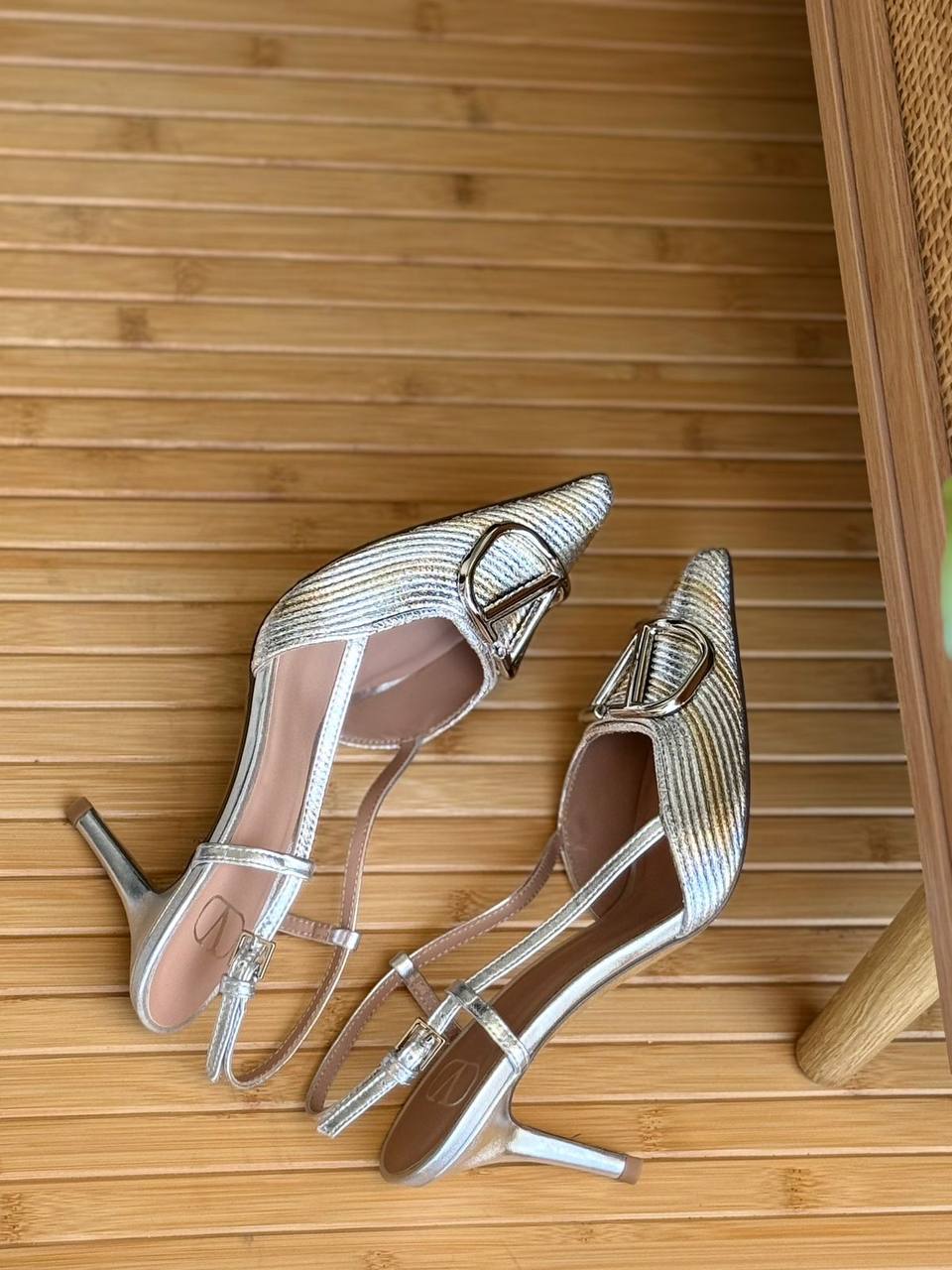 Valentino
AA Quality
𝘀𝗶𝘇𝗲: 𝟯𝟲 𝘁𝗼𝗼 𝟰2
450 dhs🇦🇪🇦🇪

Zain303
♥️♥️♥️