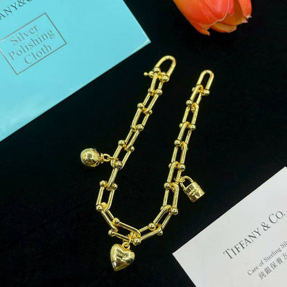 Tiffany ❤️‍🔥*
Bracelet ✨
Master quality 💯
With normal boxes 📦 
60 dhs❣️
With master box 🗃️ 
90 dhs❣️

Zain216
♥️♥️♥️