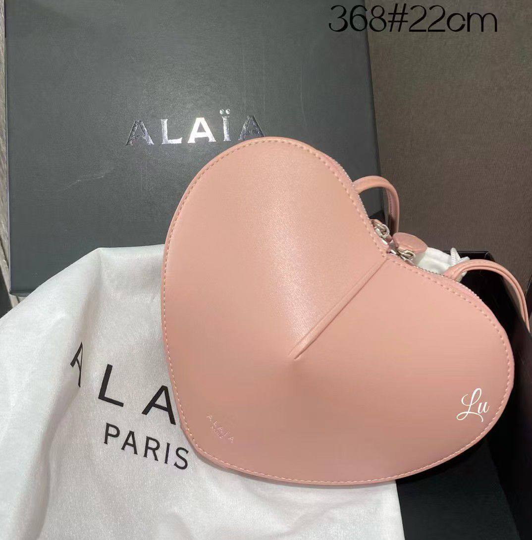 Alaia
Best quality
Whith box’s
🎁🎁🎁

110 dhs✅
size 22cm

Zain158
♥️♥️♥️