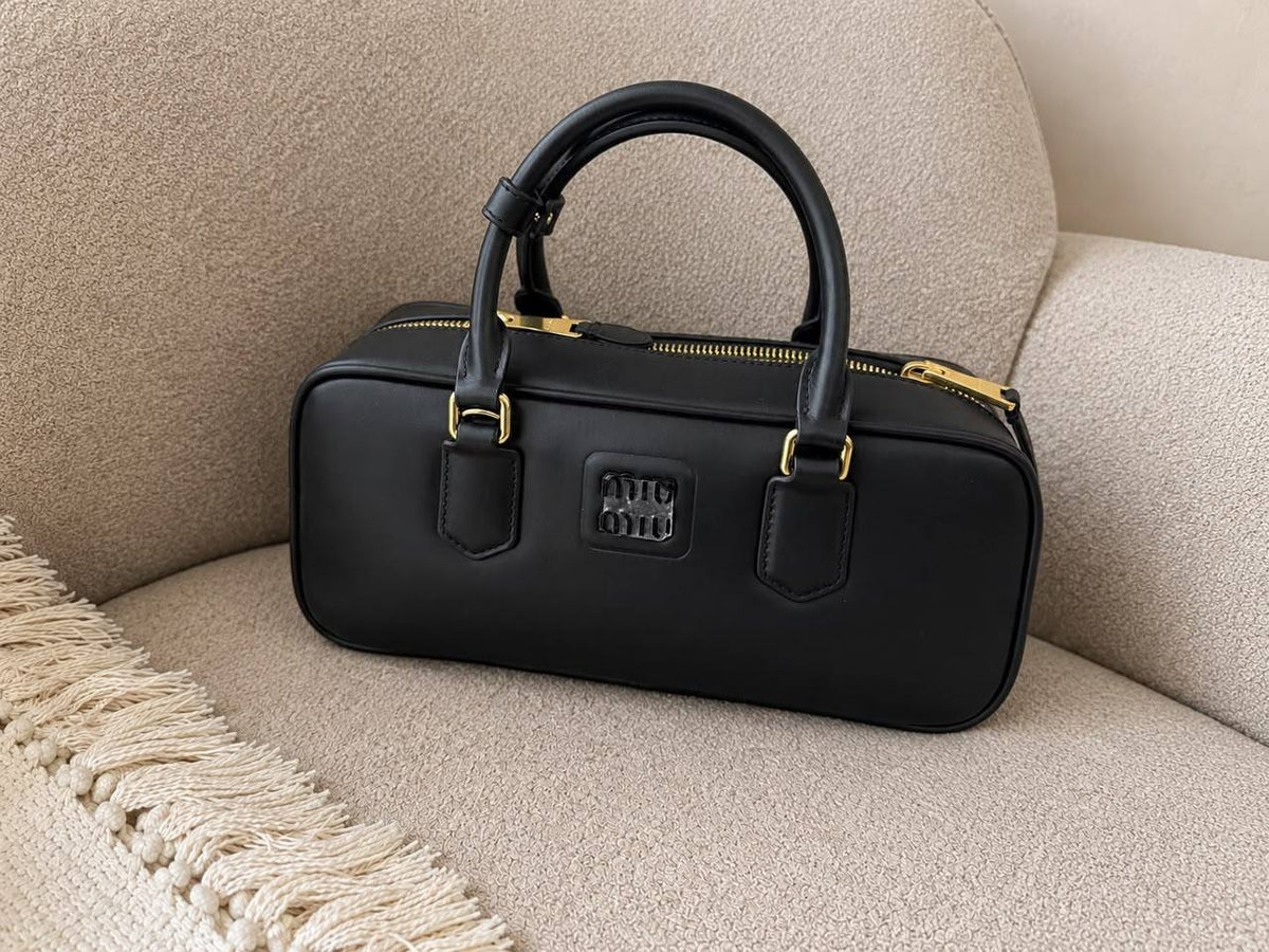MIU MIU 
SUPER MASTER QUALITY 
SIZE : 28 cm 
AVAILABLE 

For Price 👇 WhatsApp✅
0568585901 
0507557372
0552275751 Owner Zain 👌

Zain322
♥️♥️♥️