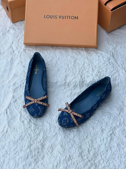LV 
𝐁𝐀𝐋𝐋𝐄𝐑𝐈𝐍𝐀 𝐒𝐇𝐎𝐄𝐒
💯high quality
Size 36-37-38-39-40-41
105 dhs✅

Zain86
♥️♥️♥️