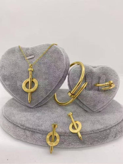 Stainless steel SET 💯*
Necklace ❤️‍🩹
Earring 🍁
Breslat ❣️
Ring 💍 free size
With normal boxes 📦 
And paper bag 🛍️
45 dhs🪙🌨️

Zain216
♥️♥️♥️