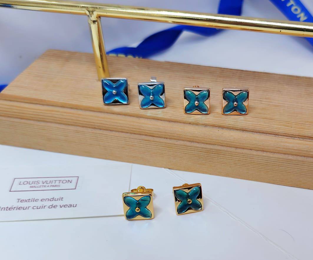 LV SET❤️‍🔥*
Necklace 🦋
Bracelet 🌸
Earring 🌊
Master quality 💯
With normal boxes 🗃️ 
150 dhs❣️
With master box 📦 
170 dhs❣️

Zain216
♥️♥️♥️