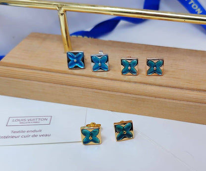 LV SET❤️‍🔥*
Necklace 🦋
Bracelet 🌸
Earring 🌊
Master quality 💯
With normal boxes 🗃️ 
150 dhs❣️
With master box 📦 
170 dhs❣️

Zain216
♥️♥️♥️