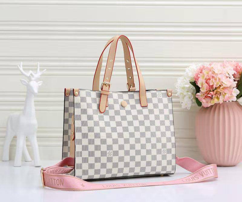 LOUIS VUITTON 

RESTOCK  
GOOD QUALITY 
105 dhs🇦🇪🇦🇪

Zain295
♥️♥️♥️