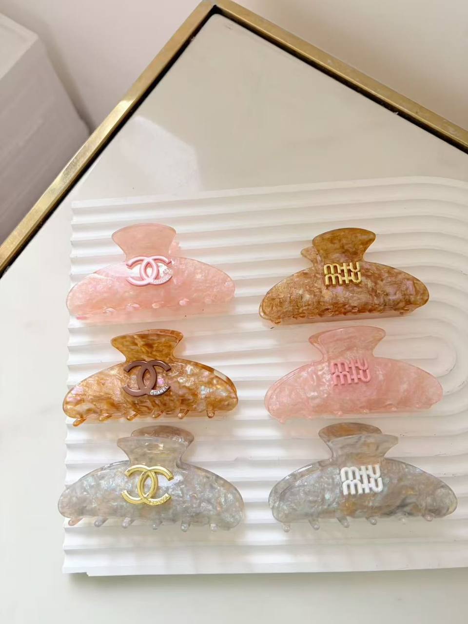 *Head Accessories 😍*
good quality 💯
With paper bag🛍️
20 dhs🇦🇪🇦🇪

With master box 📦 
40 dhs🇦🇪🇦🇪

Zain216
♥️♥️♥️