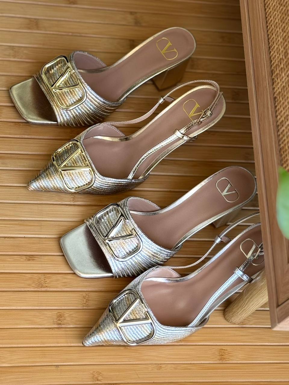 Valentino
AA Quality
𝘀𝗶𝘇𝗲: 𝟯𝟲 𝘁𝗼𝗼 𝟰2
450 dhs🇦🇪🇦🇪

Zain303
♥️♥️♥️