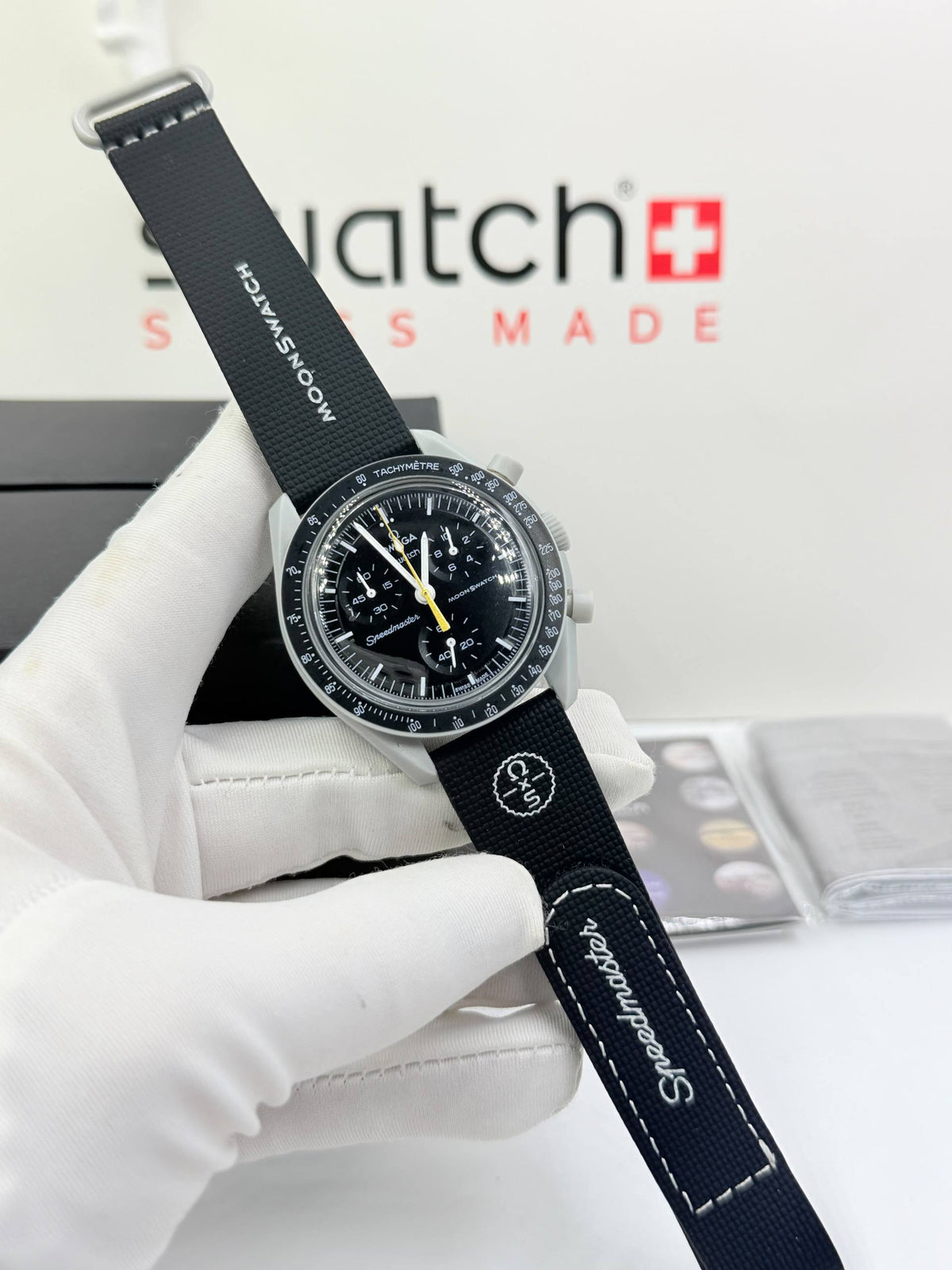 Moon swatch 

with original box 
85 dhs🇦🇪🇦🇪

Zain85 
♥️♥️♥️
