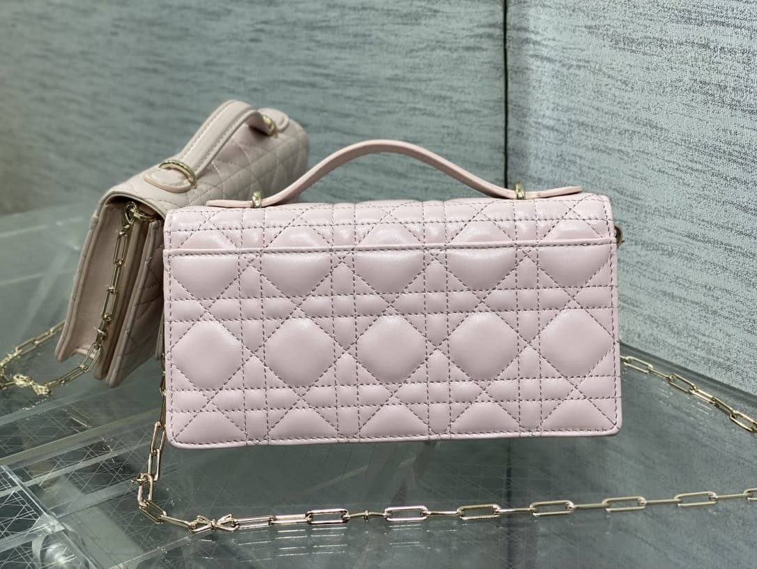 Dior My Dior Mini Bag
*Size 21 cm*
For Price 👇 WhatsApp✅
0568585901 
0507557372
0552275751 Owner Zain 👌

Zain274
♥️♥️♥️