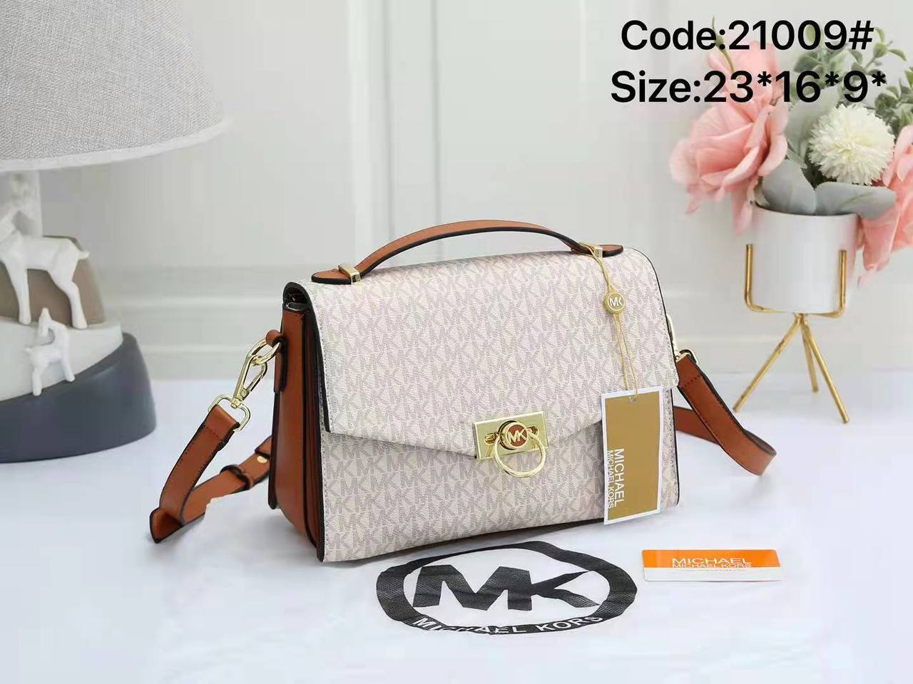 MK
95 dhs🪙💕

with box 
🎁🎁🎁

high quality

Zain26
♥️♥️♥️